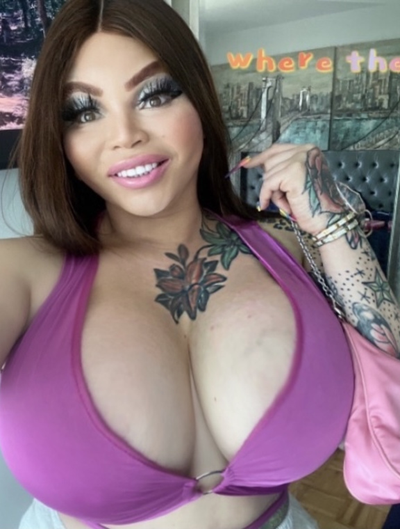 Valencia Hall Onlyfans pictures