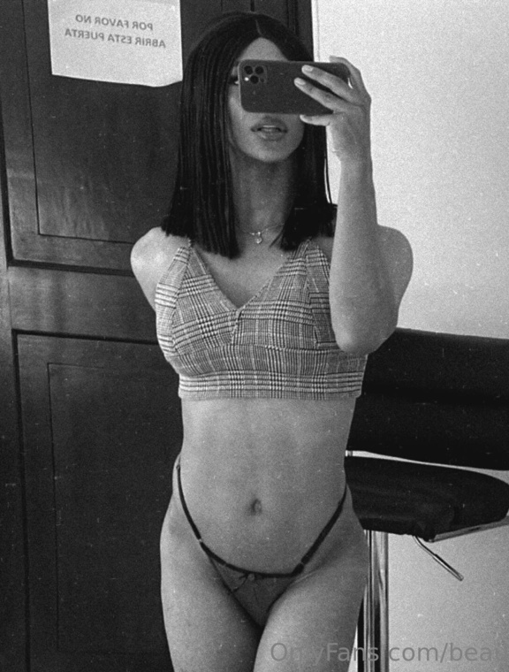 Nina Martínez Onlyfans pictures