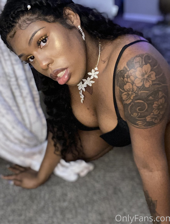 NiveaMadeUNut  Onlyfans pictures